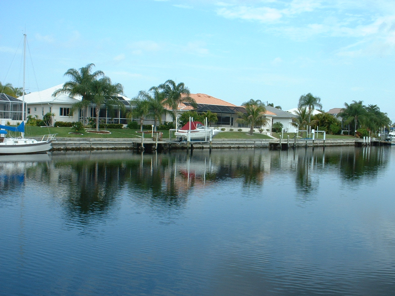 Image of canal with homes, and docked boats.